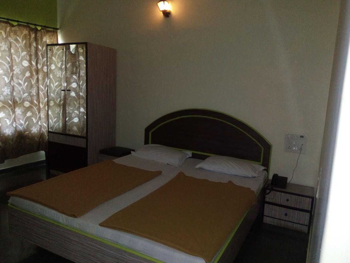 Hotel Guruji Alībāg Extérieur photo